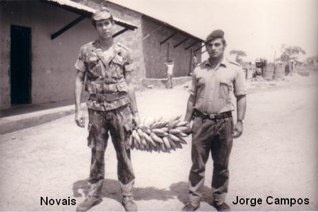 Novais e o Jorge F. Campos, regressavam do mercado com um cacho de bananas.